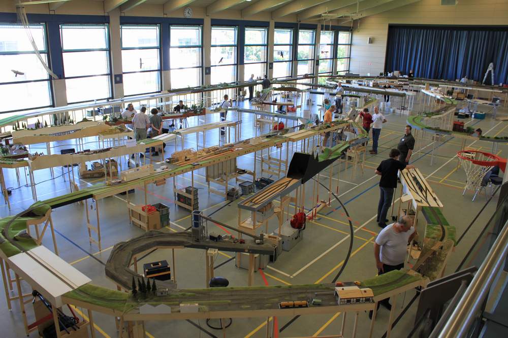 Übersicht über die in der Turnhalle aufgestellten Module Übersicht über die in der Turnhalle aufgestellten Module