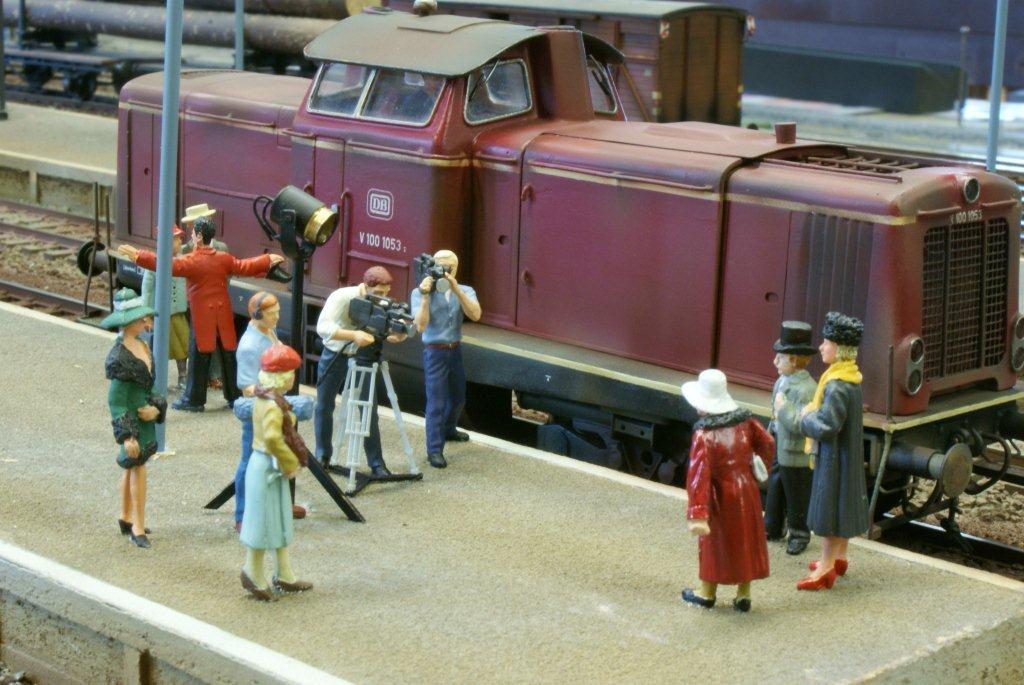 Großer Bahnhof auf demselben: Prominente Schauspielerin in Sanderfeld Großer Bahnhof auf demselben: Prominente Schauspielerin in Sanderfeld