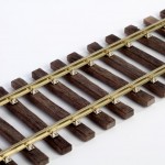 High End: Vorgebohrte Löcher, gegossene Schienenstühle, vorgealterte Schwellen High End: Vorgebohrte Löcher, gegossene Schienenstühle, vorgealterte Schwellen