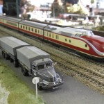 Der schnittige VT11.5 rauscht an einem schweren Krupp Titan Lastzug vorbei. Der schnittige VT11.5 rauscht an einem schweren Krupp Titan Lastzug vorbei.