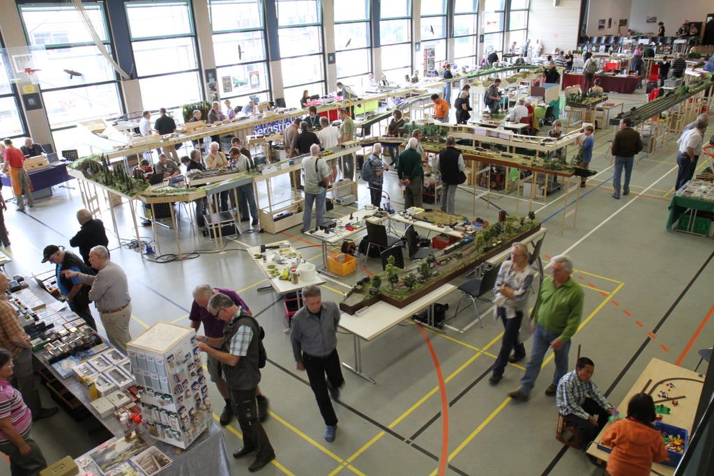     Mehrzweckhalle Stromberg mit Modularrangements und Kleinserienständen