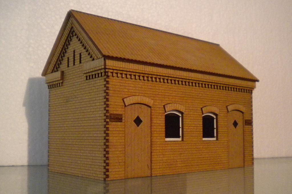 Bausatz des Toilettenhäuschens, noch unbemalt Bausatz des Toilettenhäuschens, noch unbemalt