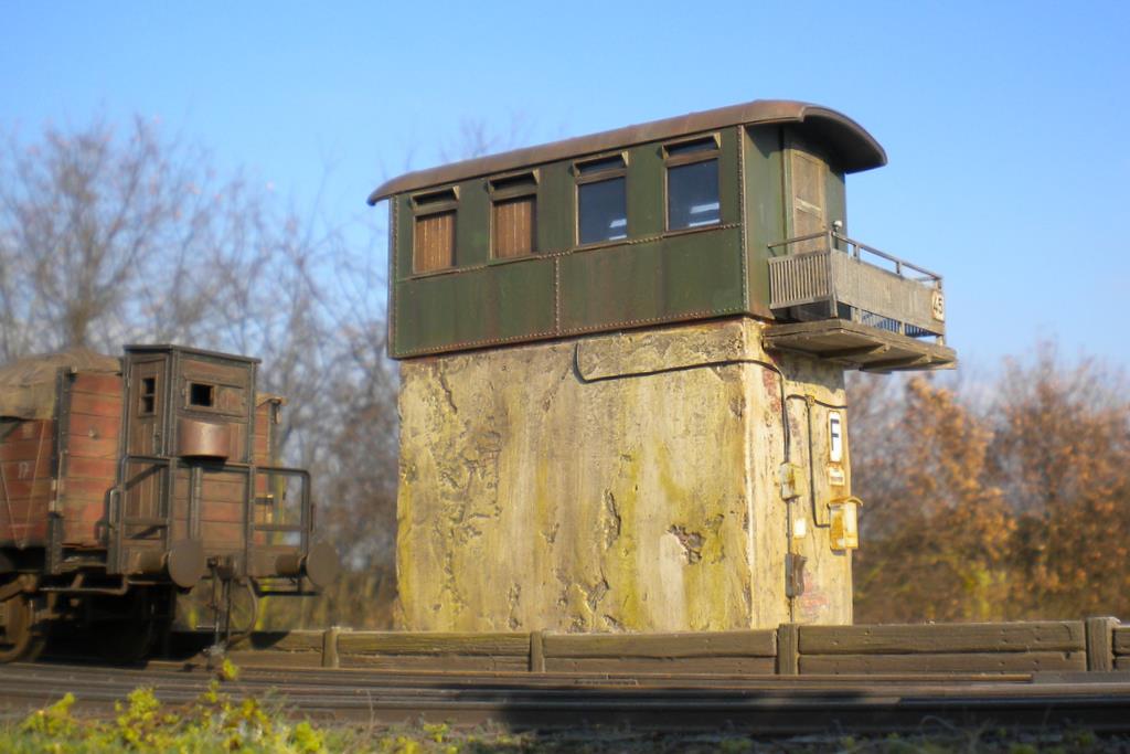 Behelfsstellwerk Rückansicht Behelfsstellwerk Rückansicht