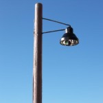 Selbst gebaute Holzmastlampe, nur wenige Teile sind nötig. Eine Selbstgebaute Holzmastlampe