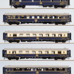 Der fünfteilige Orient Express mit zwei Salonwagen, einem Dining-Car, einem Schlafwagen und einem Packwagen.