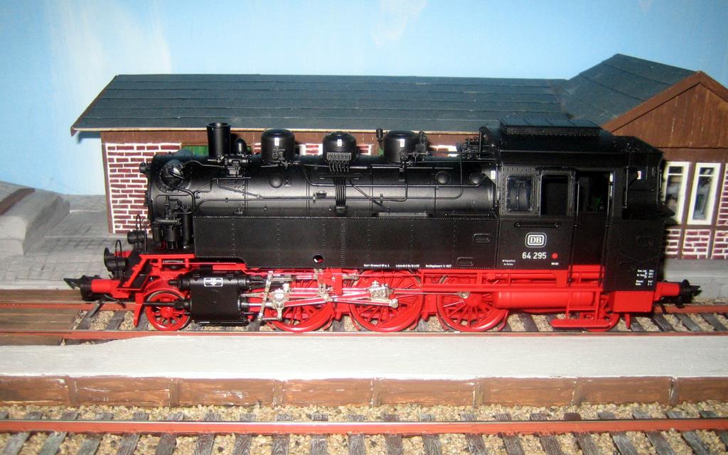 Frisch vom Händler: Lenz BR 64. Foto: Wolfgang Gerwien Frisch vom Händler: Lenz BR 64. Foto: Wolfgang Gerwien