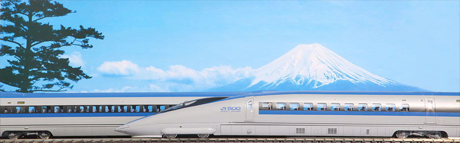 Shinkansen in Spur Null vor der Kulisse des Fujiyama. Shinkansen in Spur Null vor der Kulisse des Fujiyama.