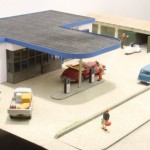 Tankstelle von MKB: in Lasertechnik aus Karton geschnitten