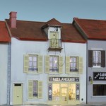 Bistro, Lebensmittelladen und Werkstatt, eine typisch französische Szenerie Bistro, Lebensmittelladen und Werkstatt, eine typisch französische Szenerie