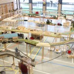 Die große Mehrzweckhalle war mit mehreren Arrangements dicht belegt. Die große Mehrzweckhalle war mit mehreren Arrangements dicht belegt.