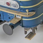 Noch unlackierte Zurüstteile für die V160: Die Trittstufen sind aus Messing gefräst und geätzt. Noch unlackierte Zurüstteile für die V160: Die Trittstufen sind aus Messing gefräst und geätzt.