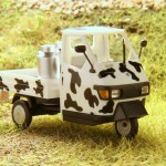 Sondermodell der Piaggio Ape 50 von Busch mit Kuhflecken