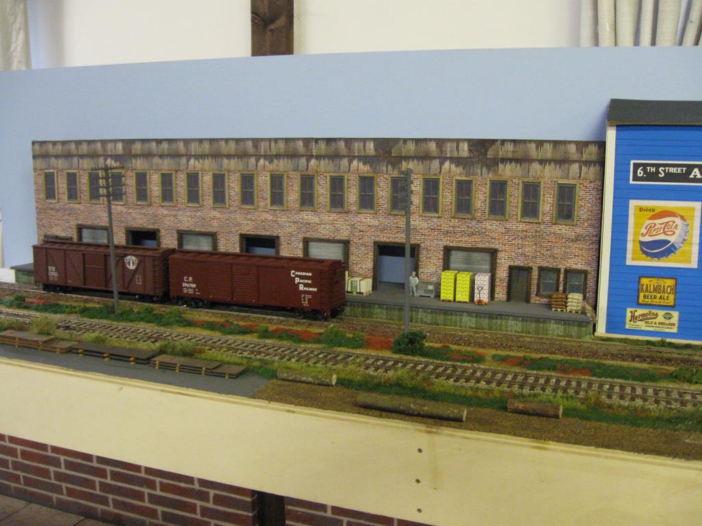 Vergleichsweise schmale Module, aber mit hoher Hintergrundkulisse Vergleichsweise schmale Module, aber mit hoher Hintergrundkulisse