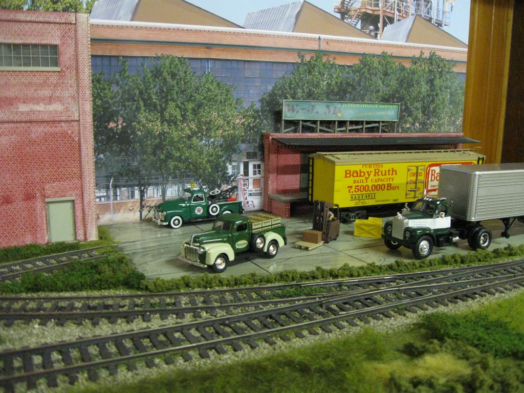 An den Autos unschwer zu erkennen: Wir sind in den 50er und 60er Jahren An den Autos unschwer zu erkennen: Wir sind in den 50er und 60er Jahren