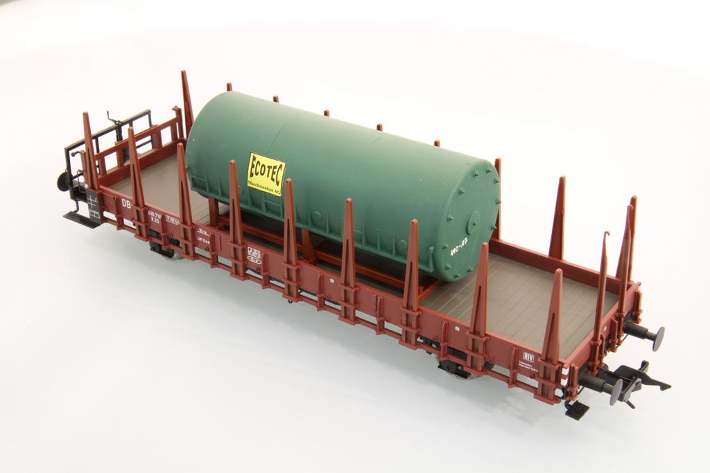 Der große grüne Tank samt Transportgestell kostet 15,95 € Der große grüne Tank samt Transportgestell kostet 15,95 €