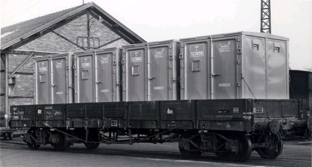 Flachwagen mit Containern