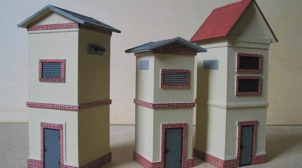 Trafohaus mit mit Ziegeldach oder Dachpappeneindeckung