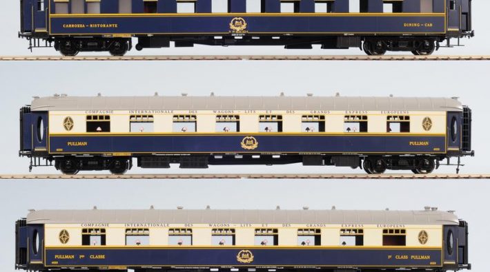 Der fünfteilige Orient Express mit zwei Salonwagen, einem Dining-Car, einem Schlafwagen und einem Packwagen.