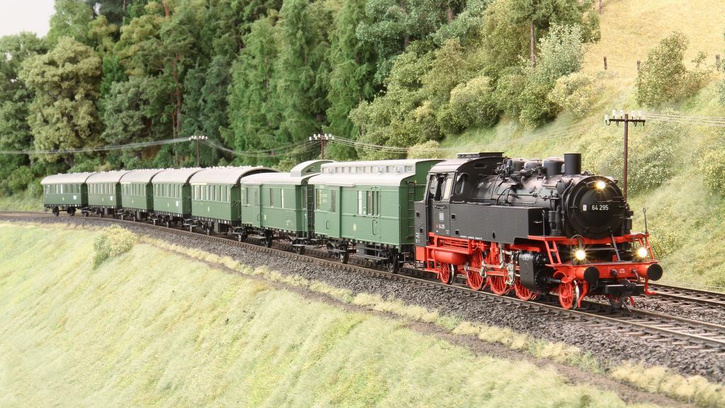 Perfekt gestaltete Landschaft über dem Schattenbahnhof