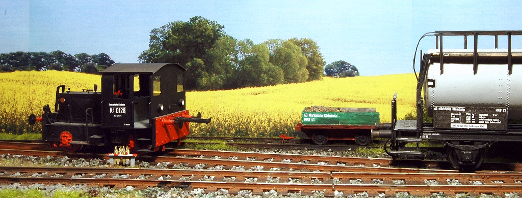 Rangieren vor sommerlicher Kulisse auf der märkischen Kleinbahn