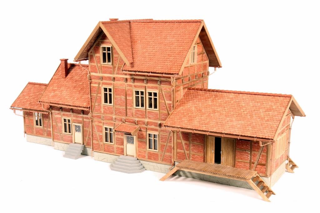 Bahnhof in Ziegelbauweise von Schürer Modul