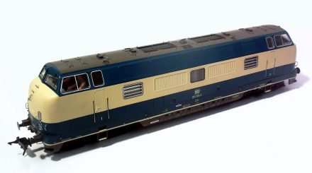 Die Baureihe 221 von MBW in ozeanblau-beige soll Ende Juli 2013 ausgeliefert werden. Foto: MBW