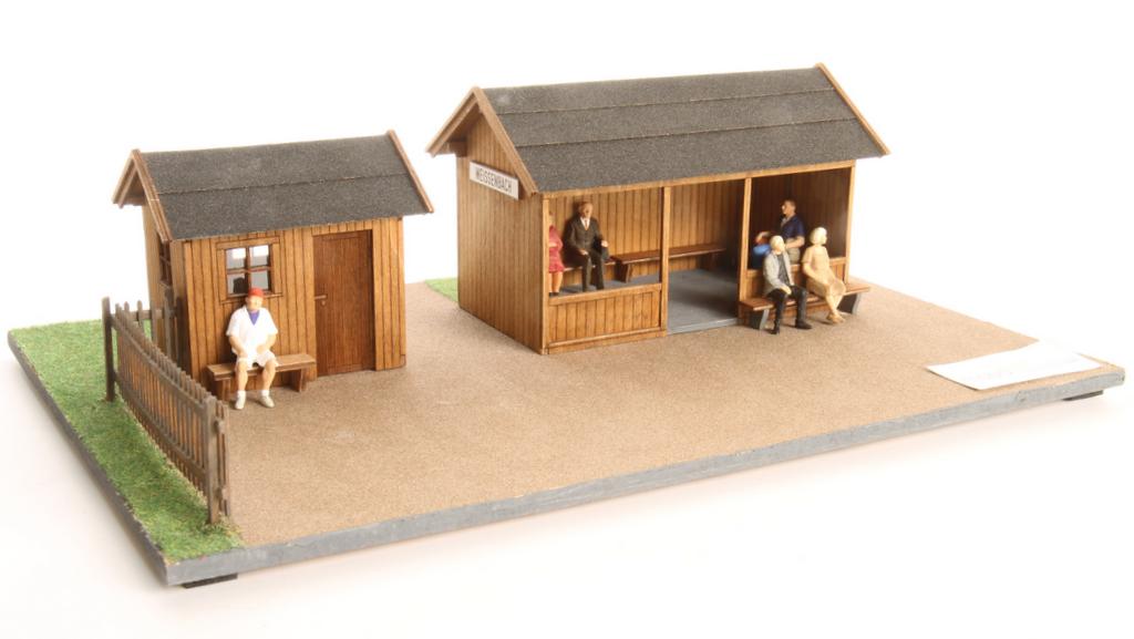     Schuppen und Wartehäuschen 