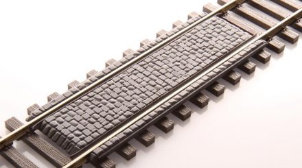 Gepflasterter Bahnübergang von Schnellenkamp
