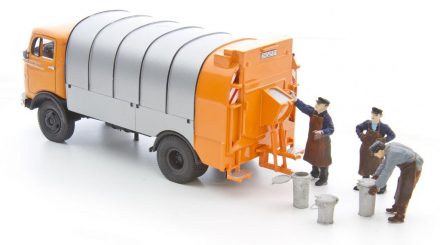 Schnellenkamp Müllmänner mit Mülltonnen und Laster