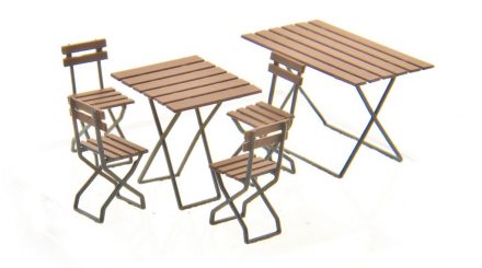 Weinert: 2 verschiedene Tische mit jeweils 4 Stühlen