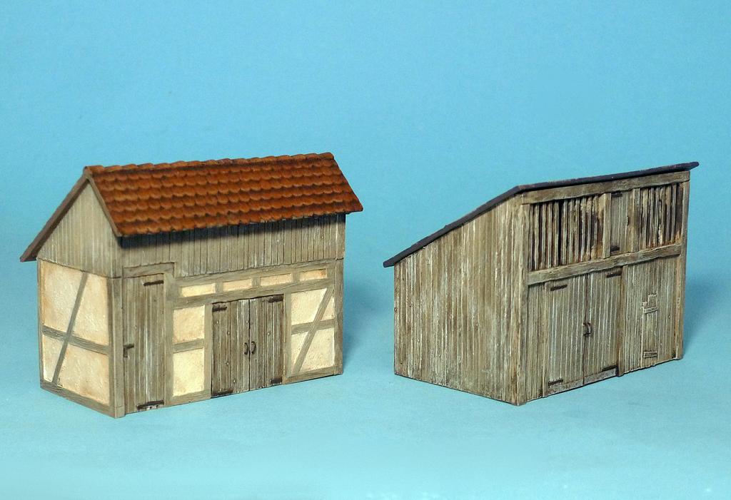 Zwei Brennholzschuppen von Müllers Bruchbuden