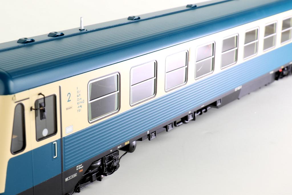 Seitliche Sicken der BR 627