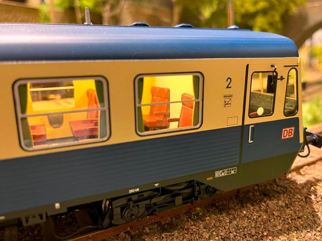 BR 627 ozeanblau-beige Innen beleuchtet mit Aschenbecher