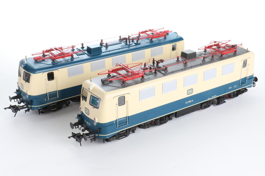 BR 141 ozeanblau beige