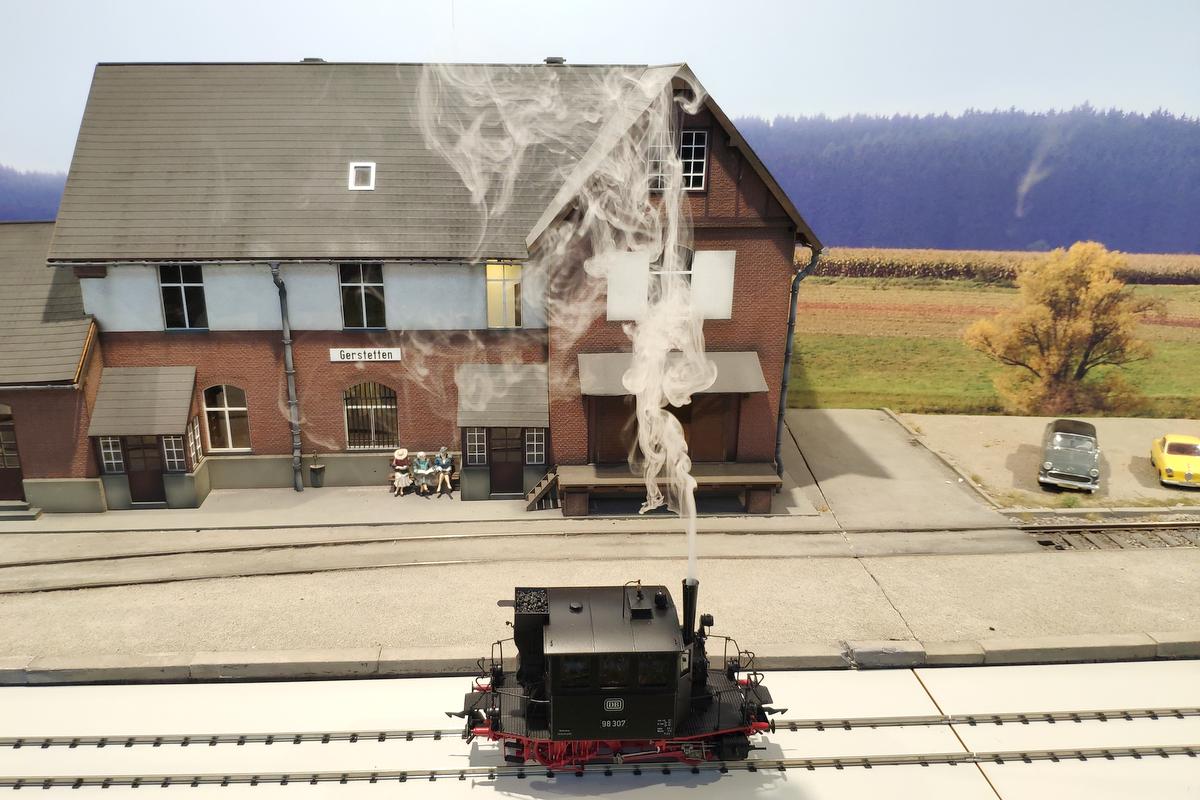 KM1 Glaskasten mit Rauch