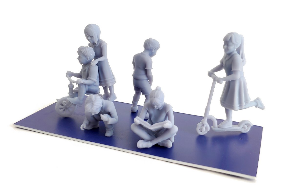 Mako Figuren Spielende Kinder1